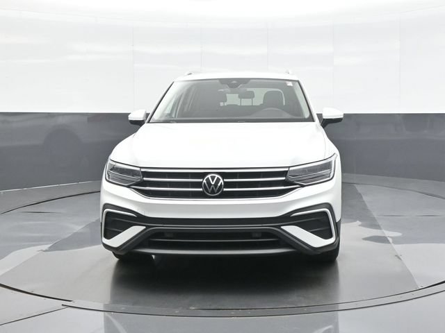 Used 2023 Volkswagen Tiguan SE FWD image 2