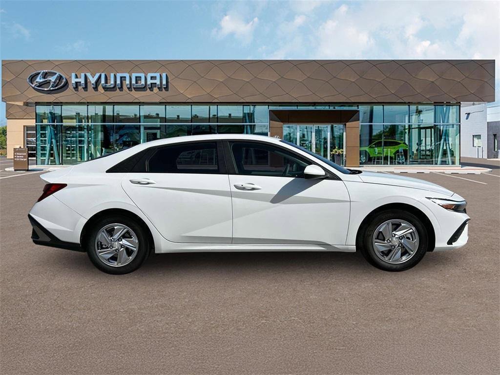 New 2025 Hyundai Elantra SE image 9