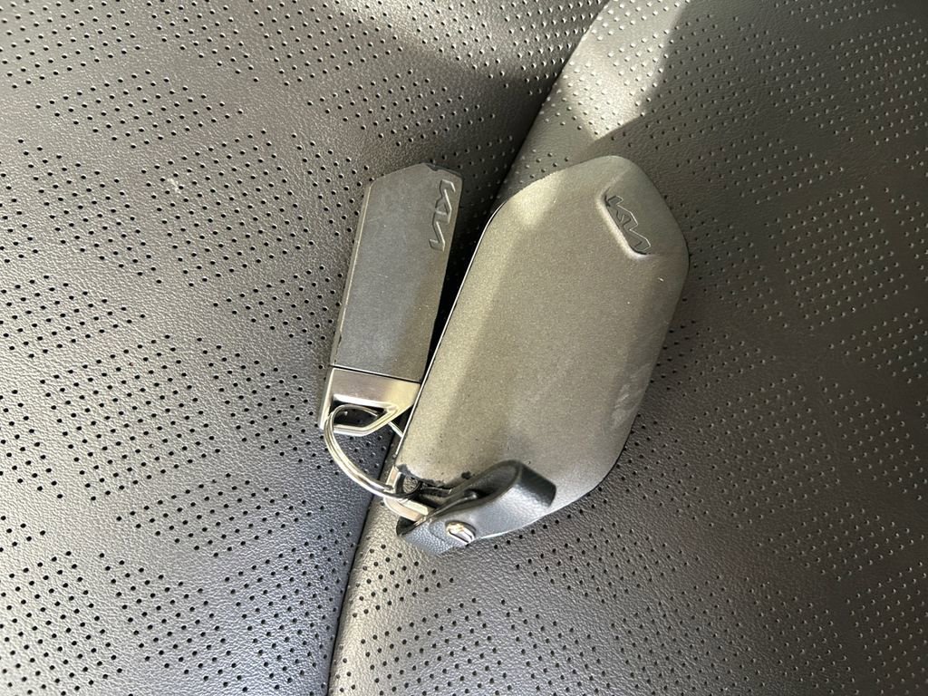 Used 2025 Kia Carnival image 33