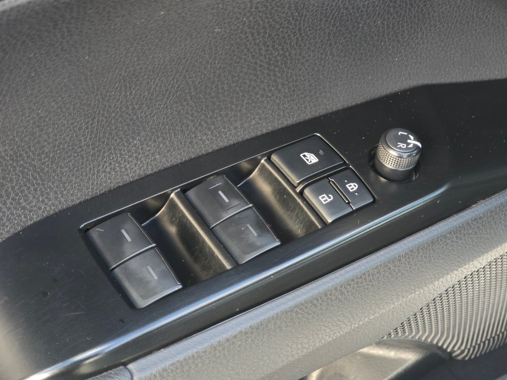 Used 2025 Toyota Camry LE FWD image 31