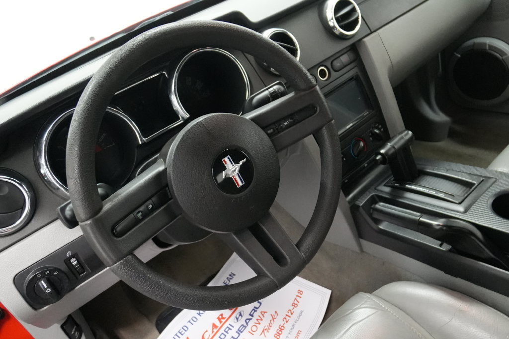 Used 2005 Ford Mustang Convertible RWD image 11