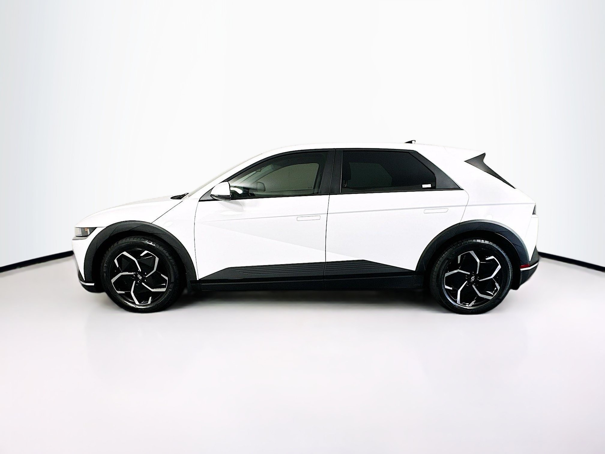 Used 2023 Hyundai Ioniq 5 SE AWD/4WD image 4