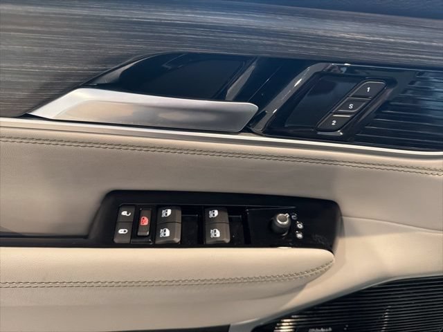Used 2023 Jeep Wagoneer Series III w/ Premium Group I AWD/4WD image 10
