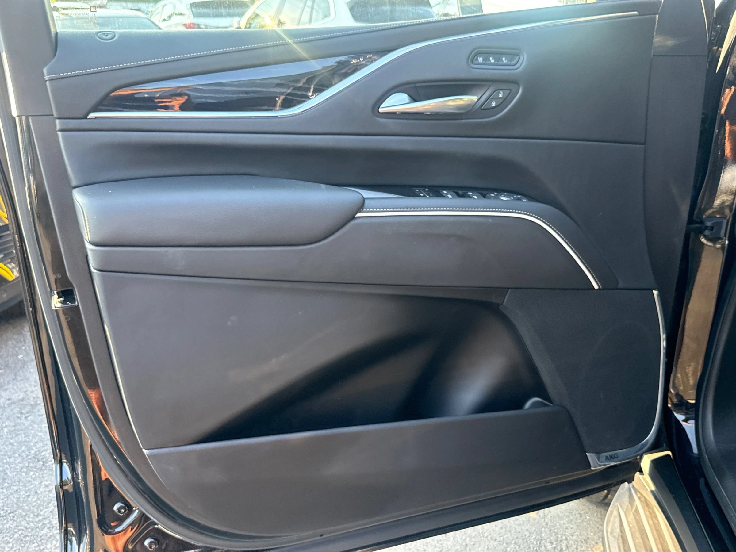 Used 2021 Cadillac Escalade ESV Sport w/ LPO, ONYX Package AWD/4WD image 18