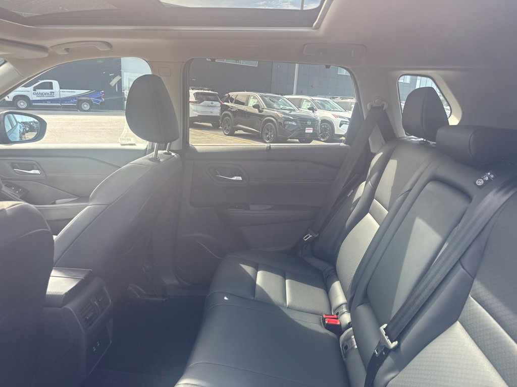 Certified 2025 Nissan Rogue SV w/ SV Premium Package AWD/4WD image 28