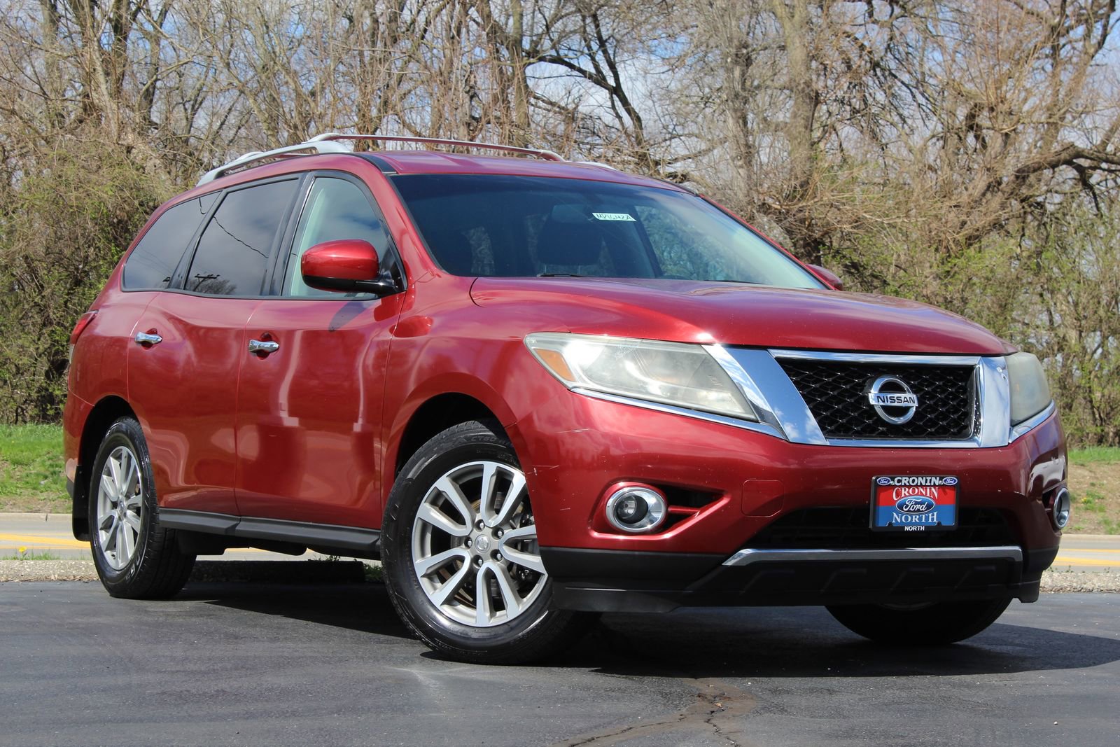 Used 2016 Nissan Pathfinder SV image 1