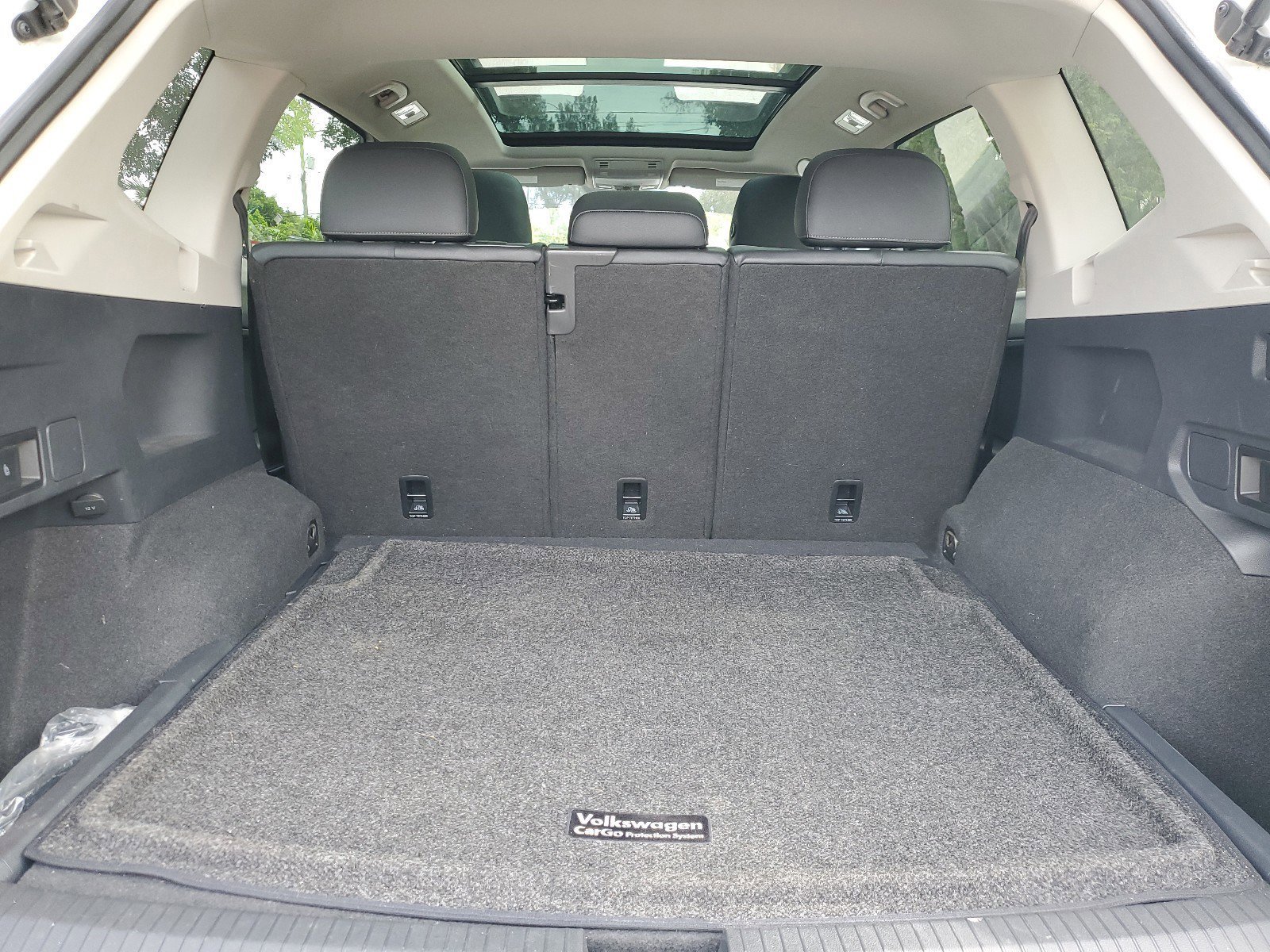 Used 2019 Volkswagen Tiguan SE w/ Panoramic Sunroof Package image 9