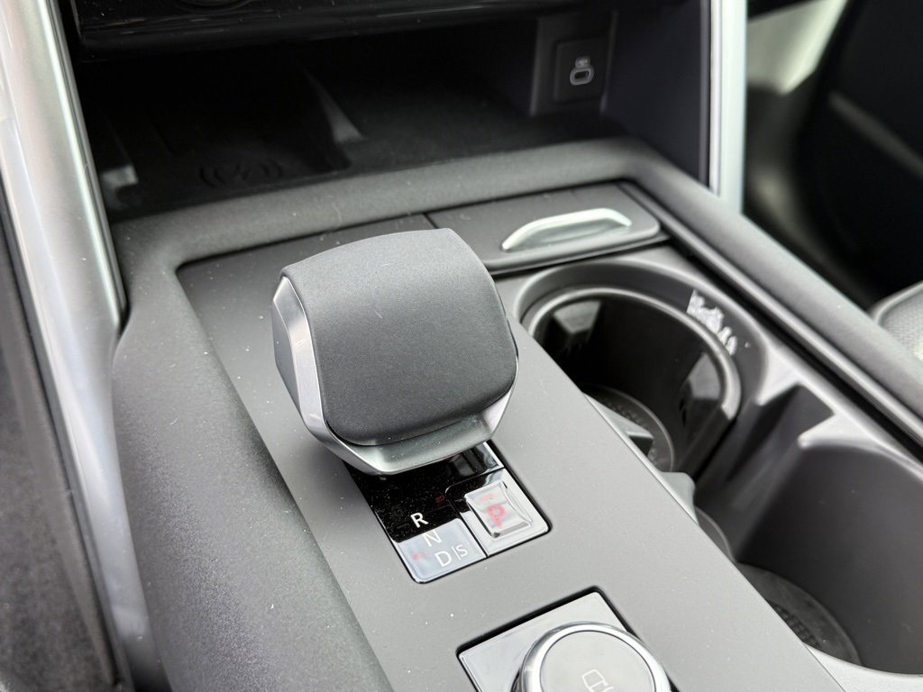 New 2025 Land Rover Discovery S image 21