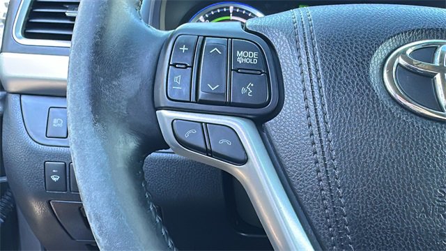 Used 2017 Toyota Highlander Limited image 18