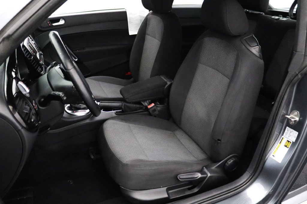 Used 2019 Volkswagen Beetle 2.0T S FWD image 14