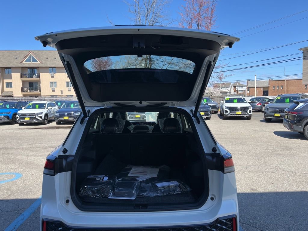 New 2026 Volkswagen Tiguan SE R-Line image 17