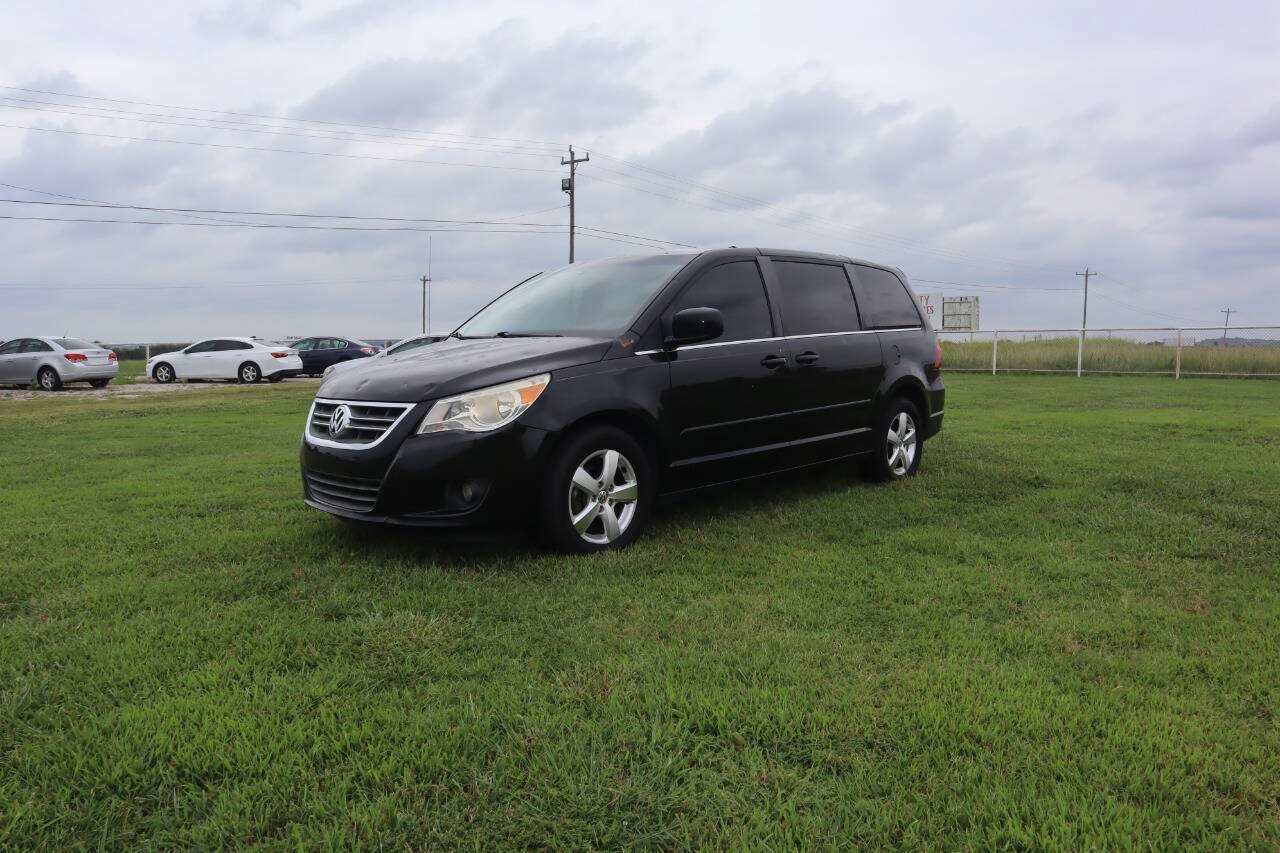 Used 2010 Volkswagen Routan SE FWD image 20