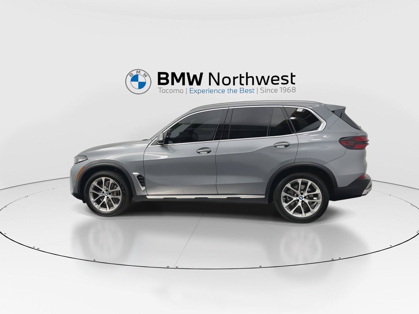 Used 2024 BMW X5 xDrive40i w/ Parking Assistance Package AWD/4WD image 11