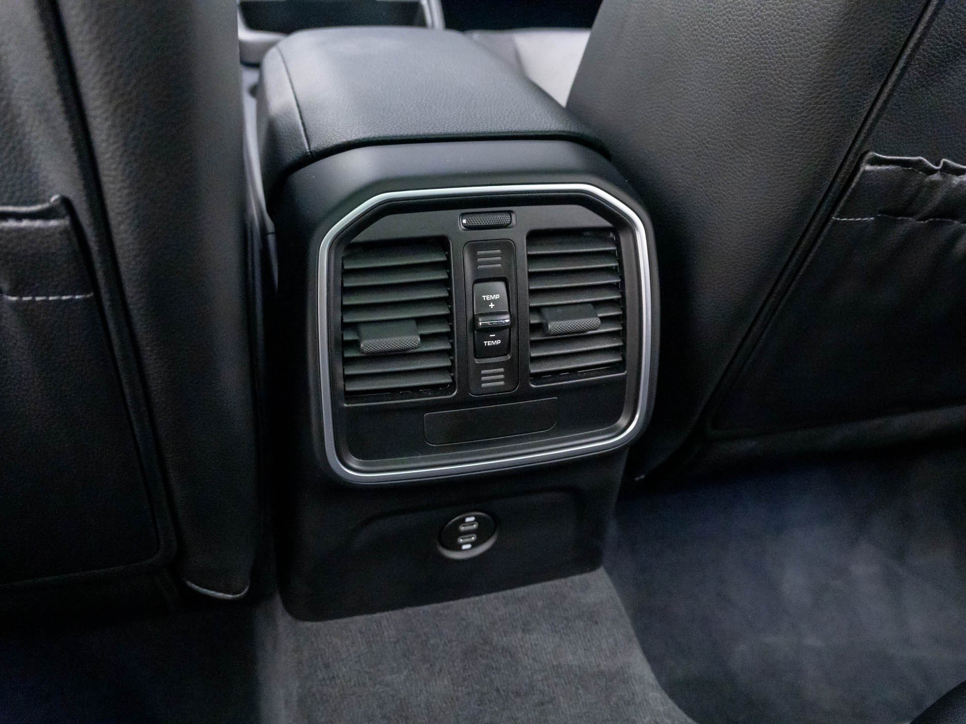 Certified 2026 Porsche Macan AWD/4WD image 19