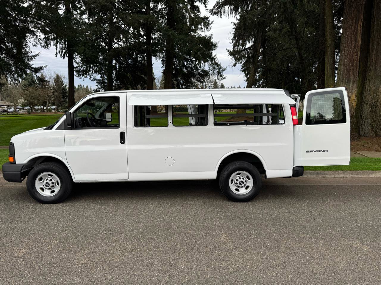 Used 2009 GMC Savana 3500 G3500 Cargo image 39