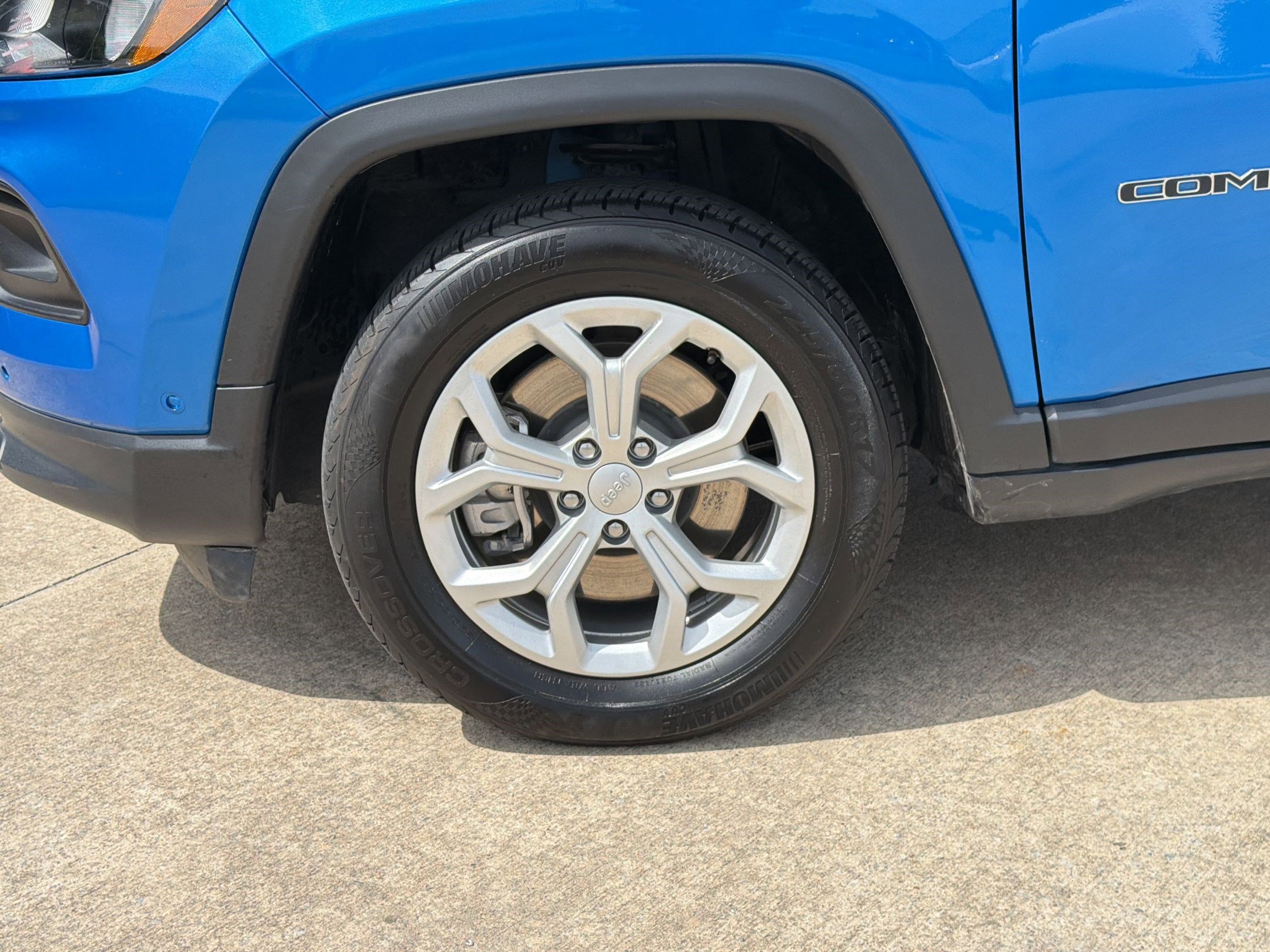 Used 2024 Jeep Compass Latitude image 11