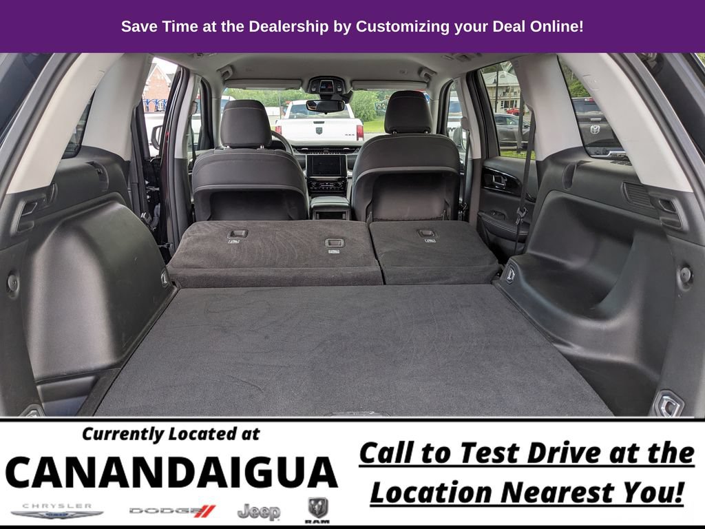 Used 2023 Jeep Grand Cherokee Laredo AWD/4WD image 28