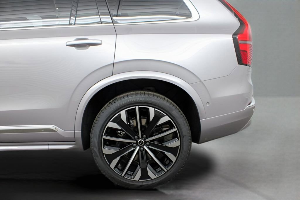 New 2026 Volvo XC90 B6 Plus w/ Protection Package Premier image 33