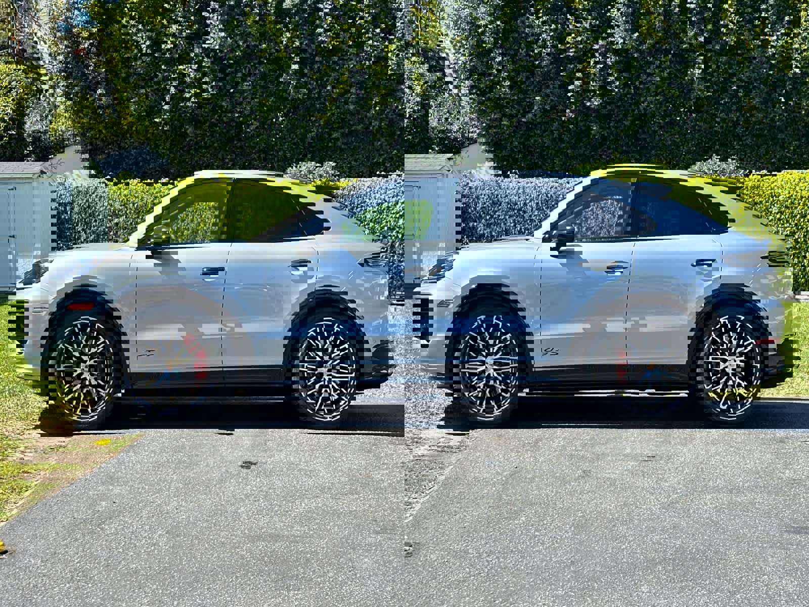 New 2026 Porsche Cayenne GTS image 2