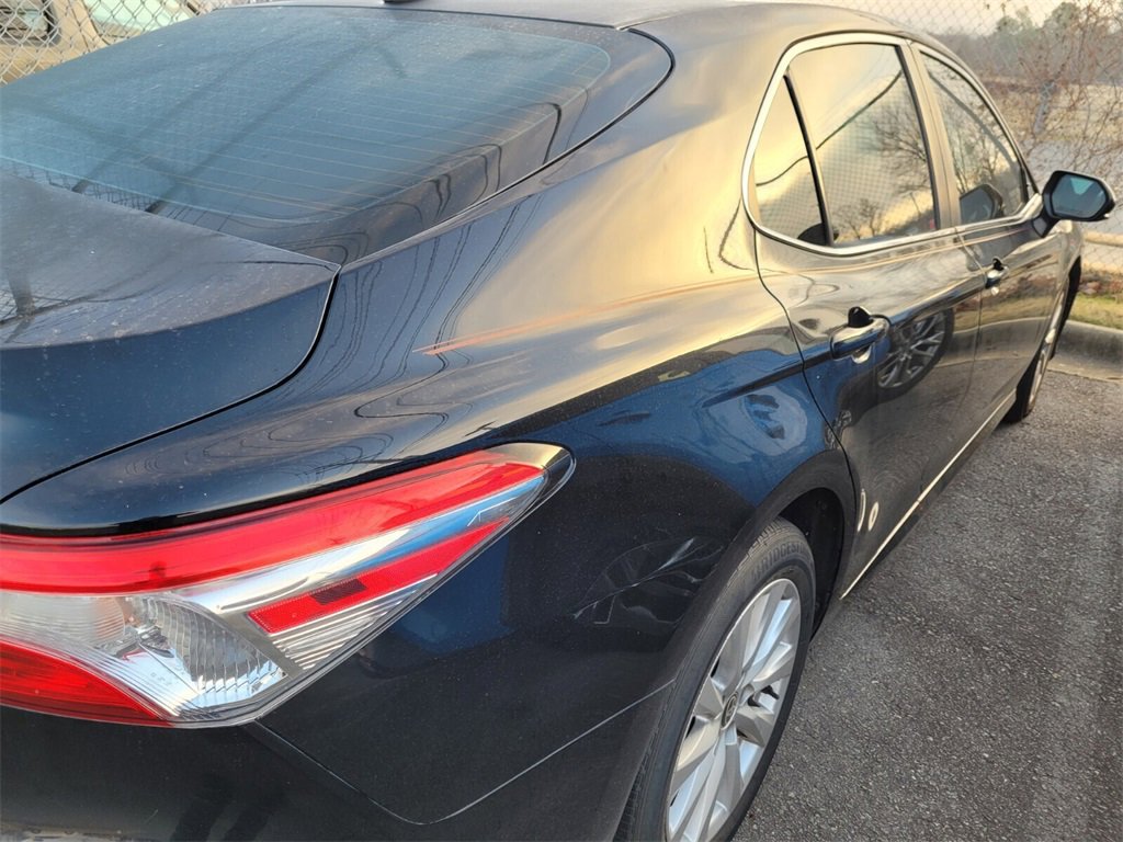 Used 2020 Toyota Camry LE image 4