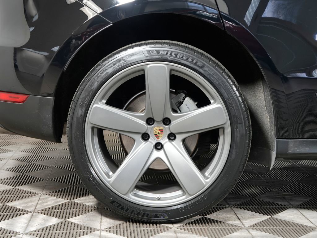 Certified 2019 Porsche Macan S image 16