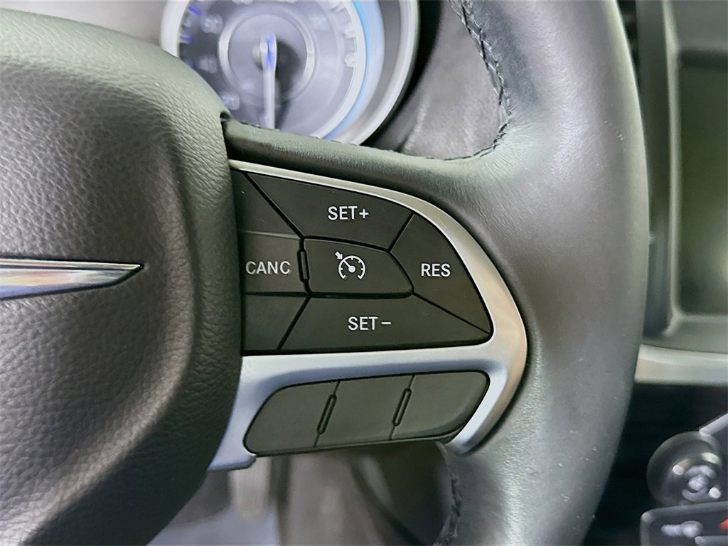 Used 2016 Chrysler 300 Limited image 21