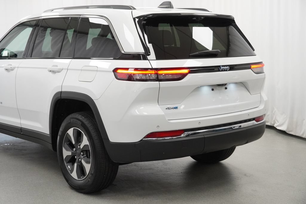 Certified 2022 Jeep Grand Cherokee Limited 4xe w/ Luxury Tech Group II AWD/4WD image 13