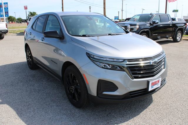 Used 2024 Chevrolet Equinox LS w/ LS Convenience Package FWD image 3