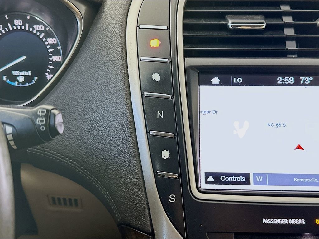 Used 2016 Lincoln MKX Reserve FWD image 16