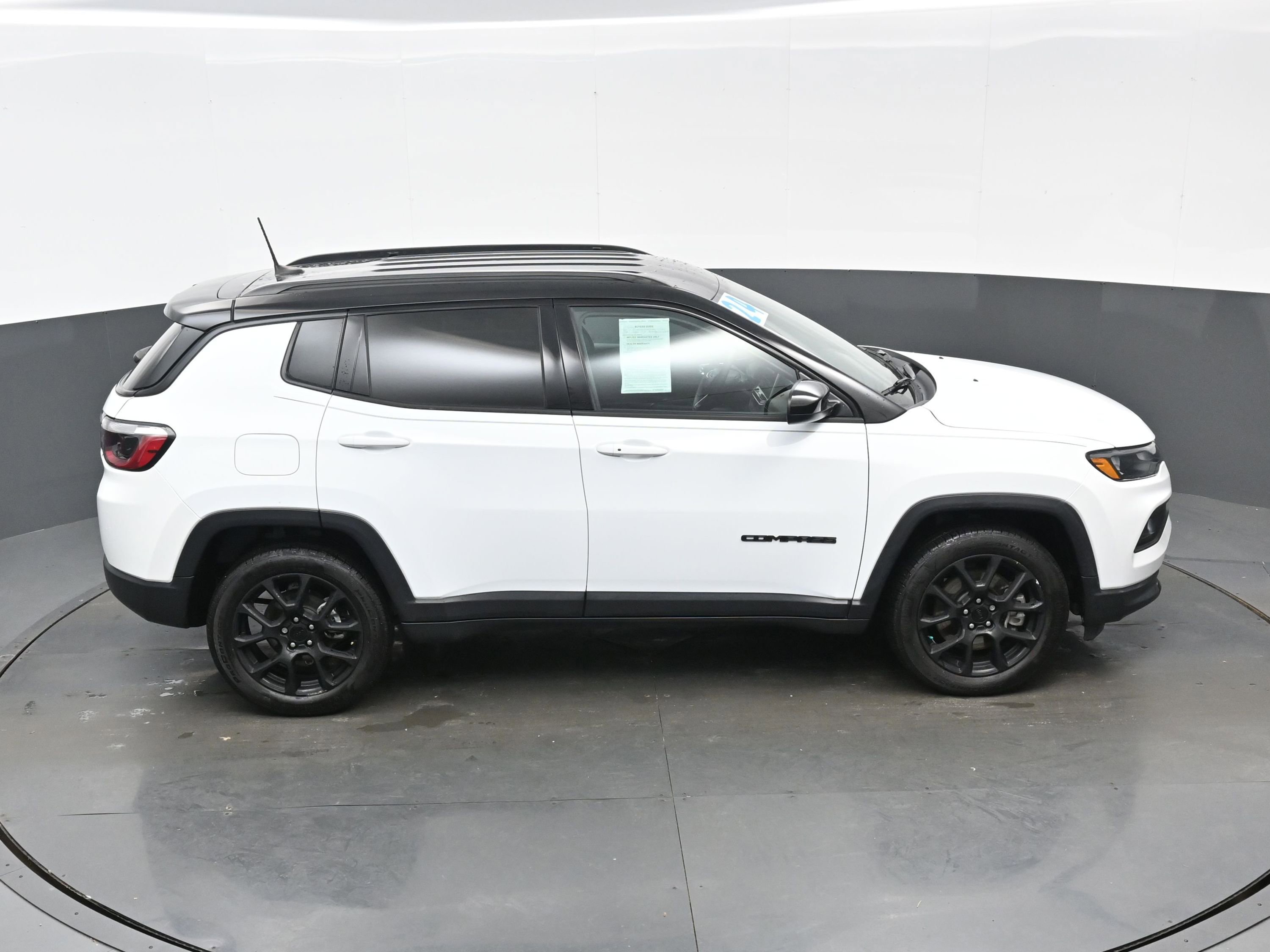 Used 2024 Jeep Compass Latitude w/ Convenience Group image 38