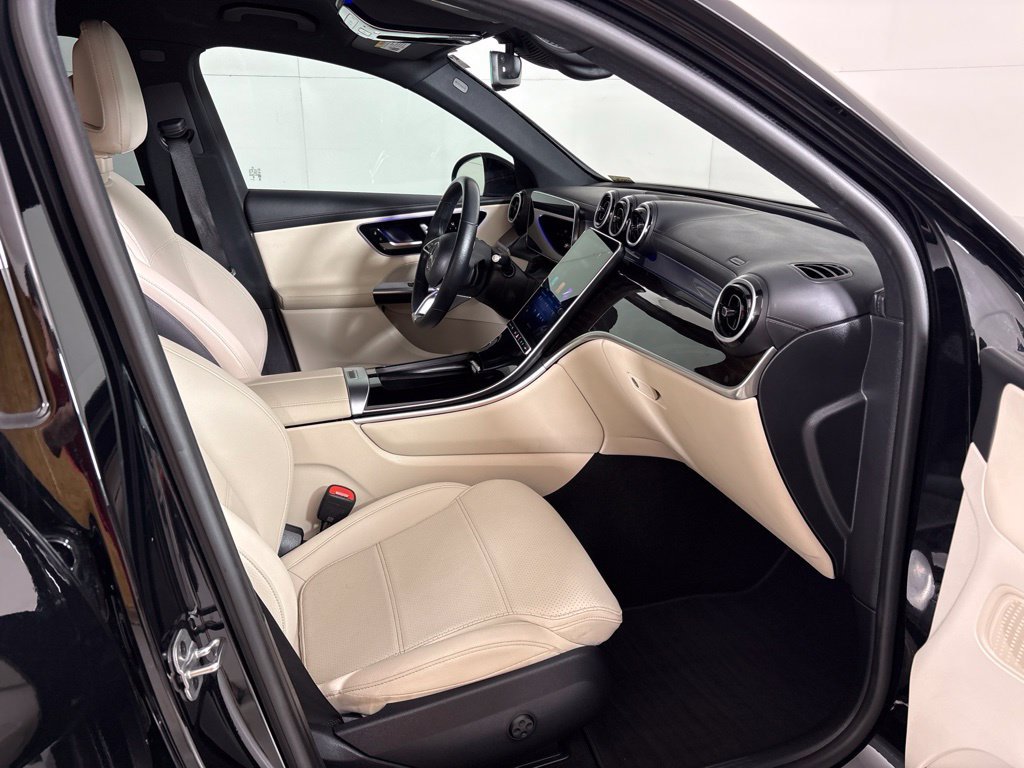 Used 2025 Mercedes-Benz GLC 300 image 17