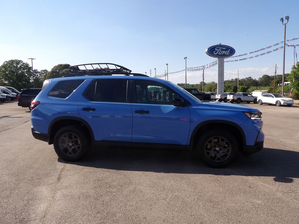 Used 2025 Honda Pilot TrailSport image 1