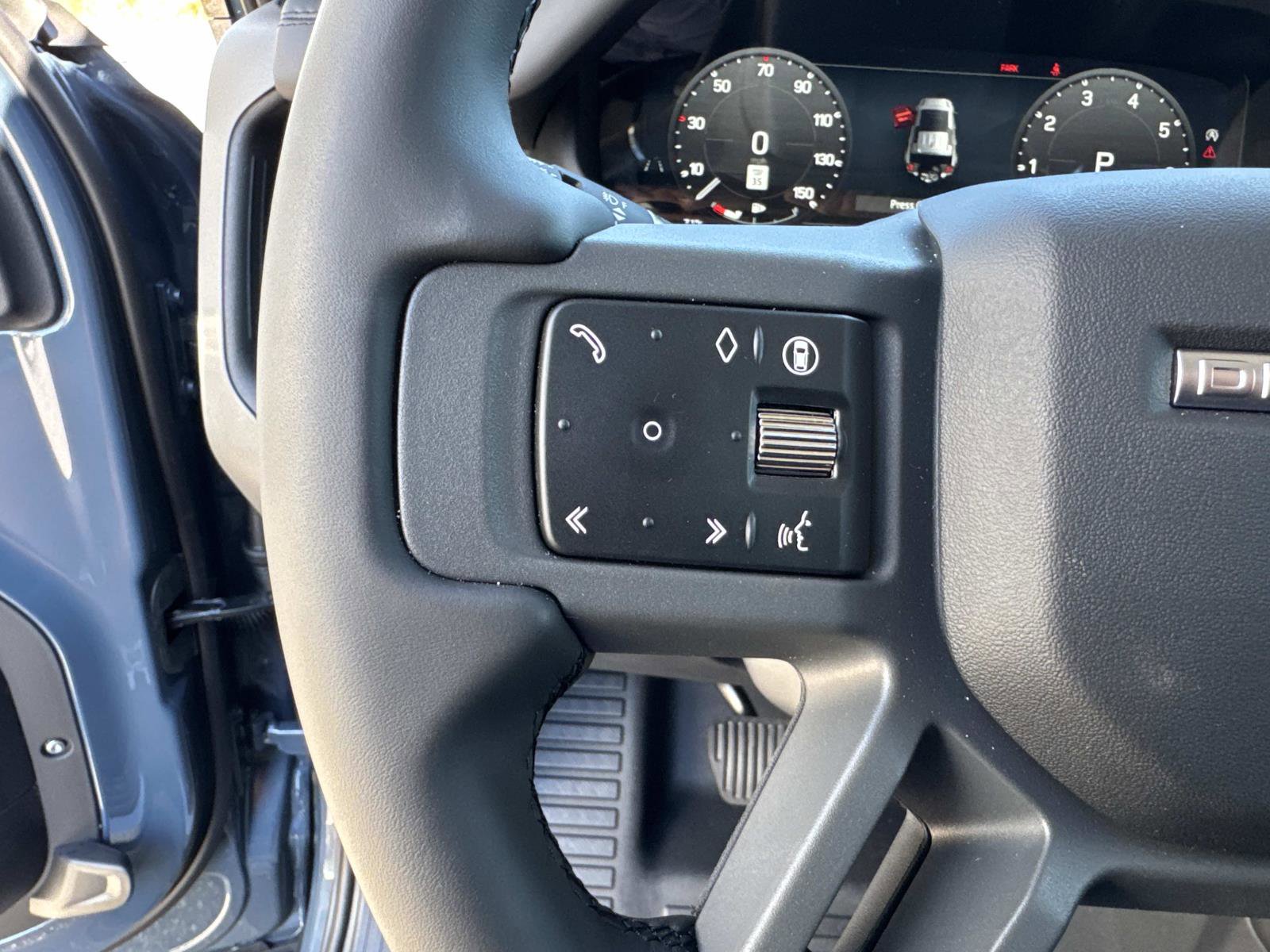 New 2026 Land Rover Defender 110 S image 31