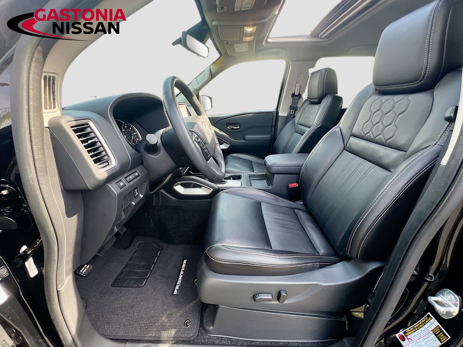 Used 2024 Nissan Frontier SL w/ Technology Package image 27