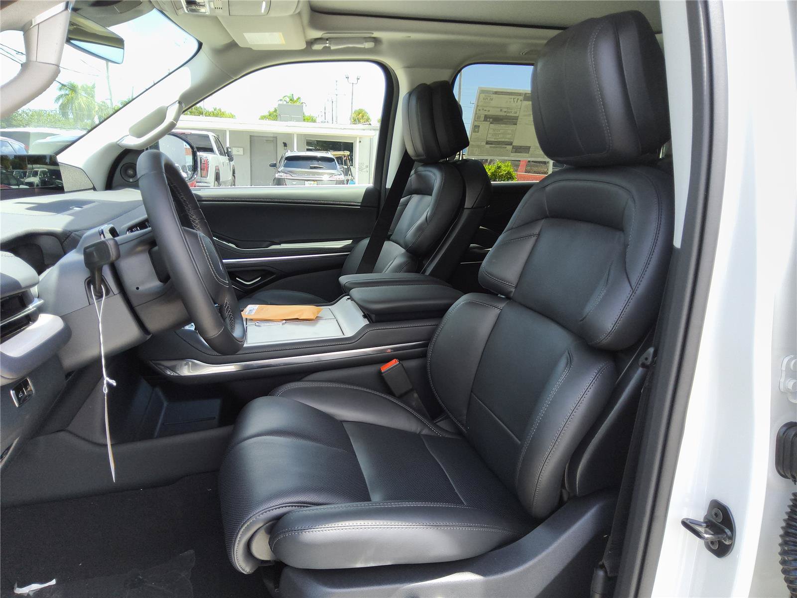 New 2027 Lincoln Navigator Reserve AWD/4WD image 10
