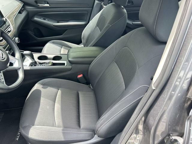 Used 2025 Nissan Altima 2.5 SV FWD image 14