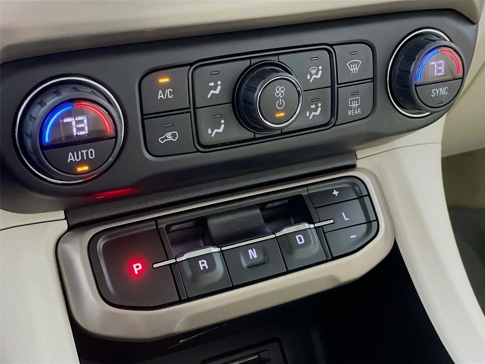 Used 2021 GMC Acadia Denali w/ Denali Technology Package image 21