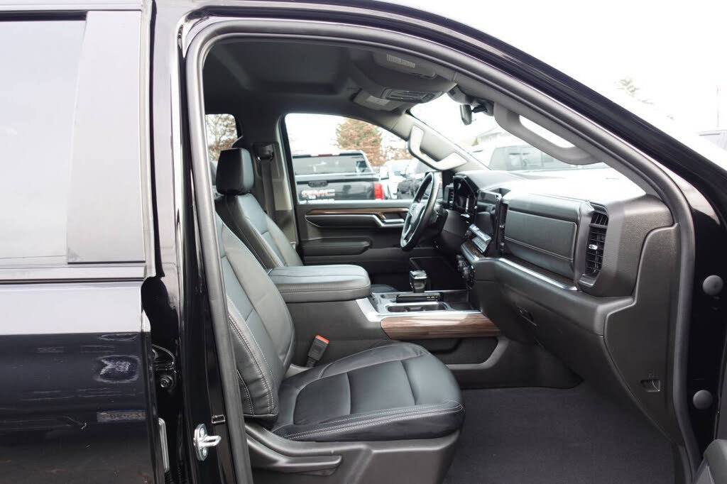 Used 2024 Chevrolet Silverado 1500 RST AWD/4WD image 39