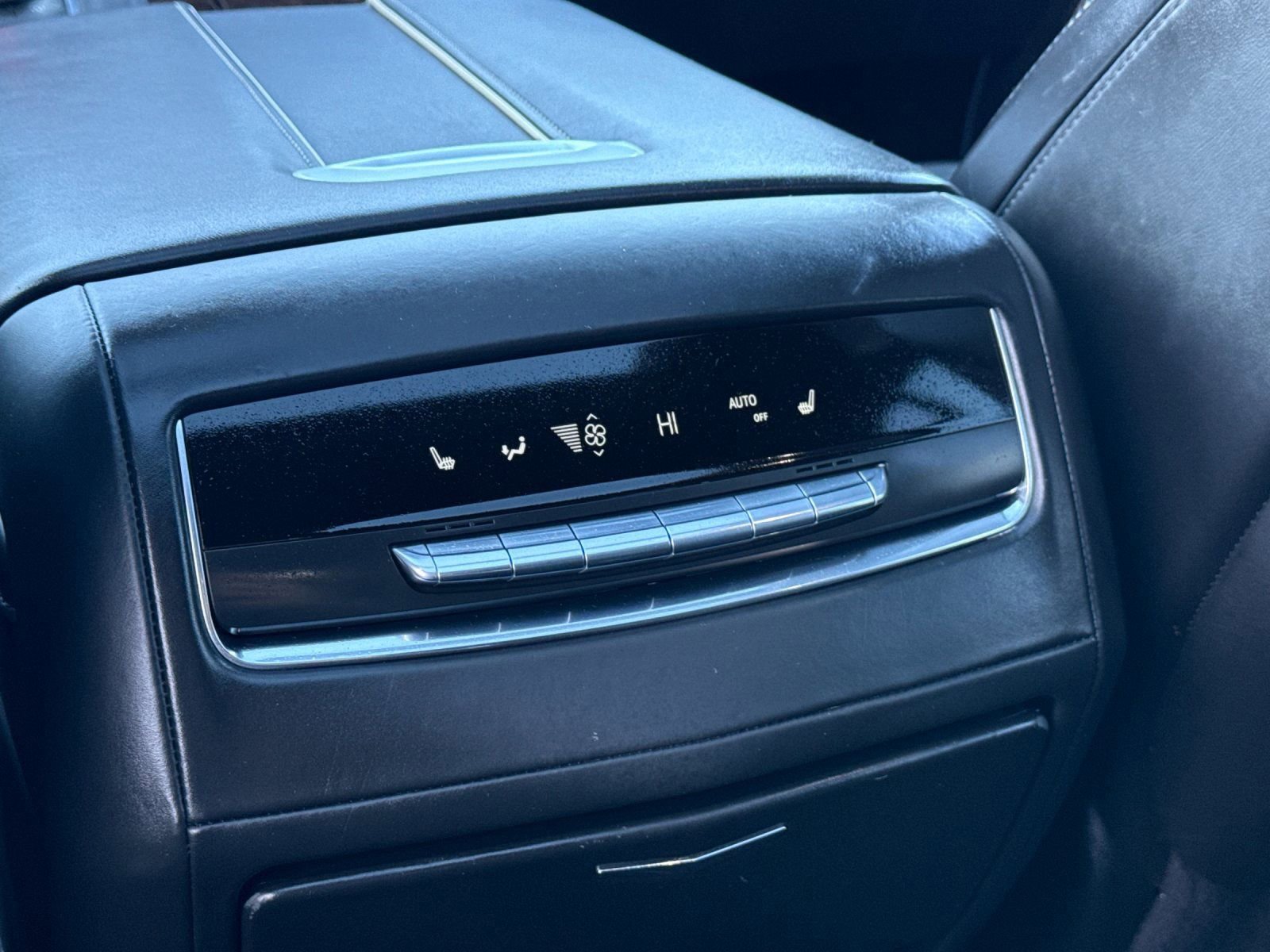 Used 2022 Cadillac Escalade ESV Sport Platinum w/ Heavy-Duty Trailer Package image 13