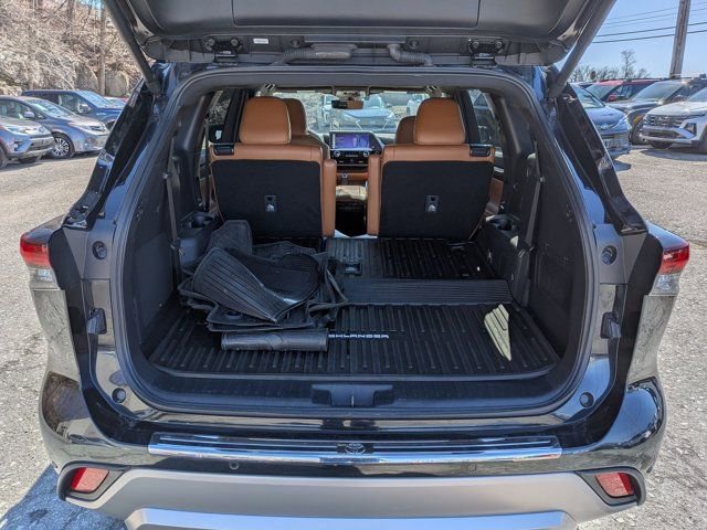 Used 2024 Toyota Highlander Platinum image 5
