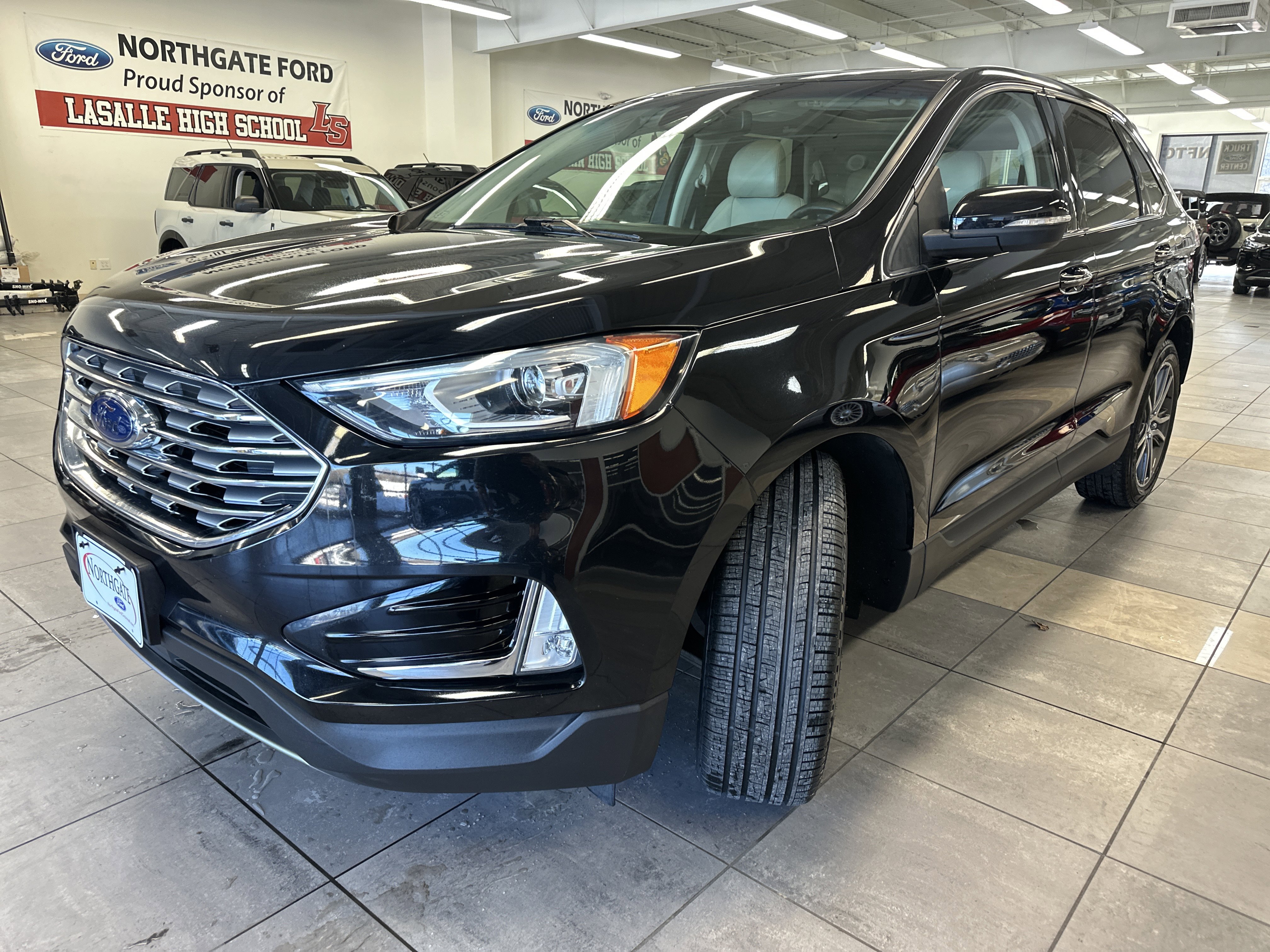 Used 2019 Ford Edge Titanium w/ Cold Weather Package image 17