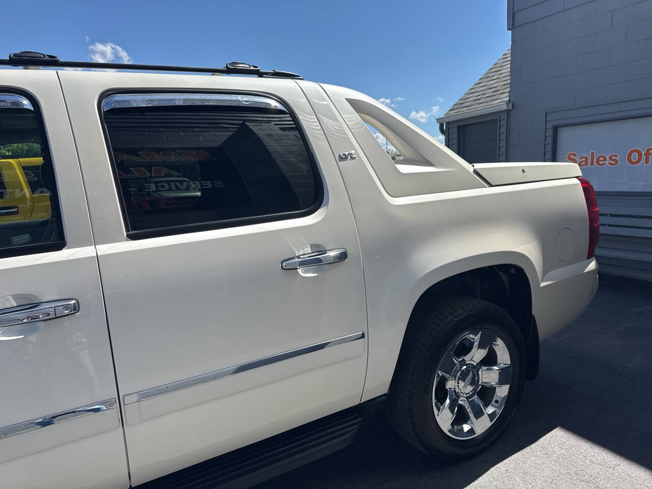 Used 2012 Chevrolet Avalanche LTZ AWD/4WD image 6