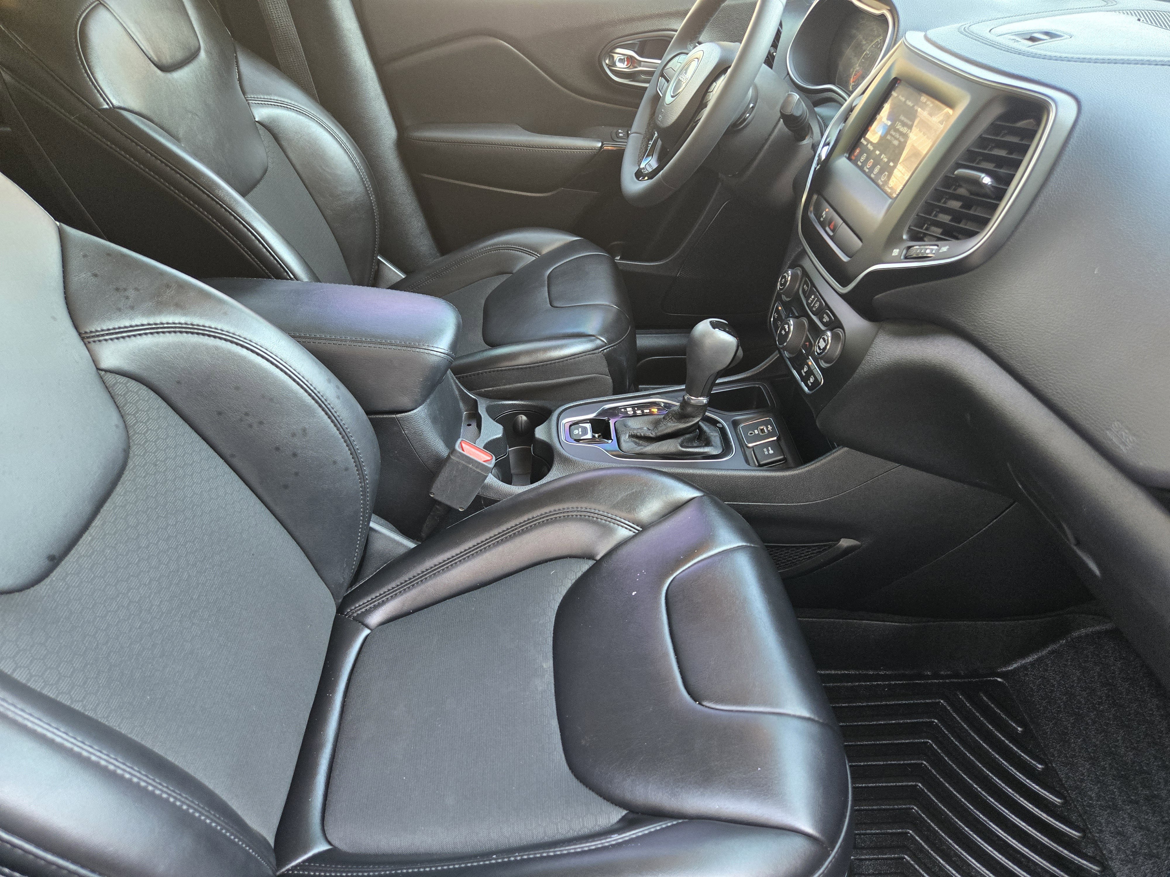 Used 2020 Jeep Cherokee Latitude Plus FWD image 10