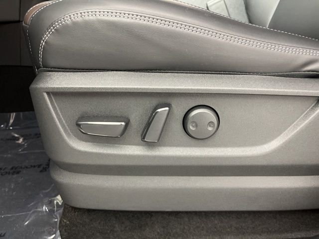 New 2026 Nissan Armada SL w/ Captain's Chari Seat Package image 32