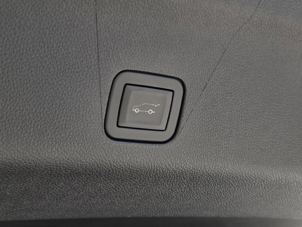 Used 2025 Chevrolet Tahoe Z71 AWD/4WD image 42