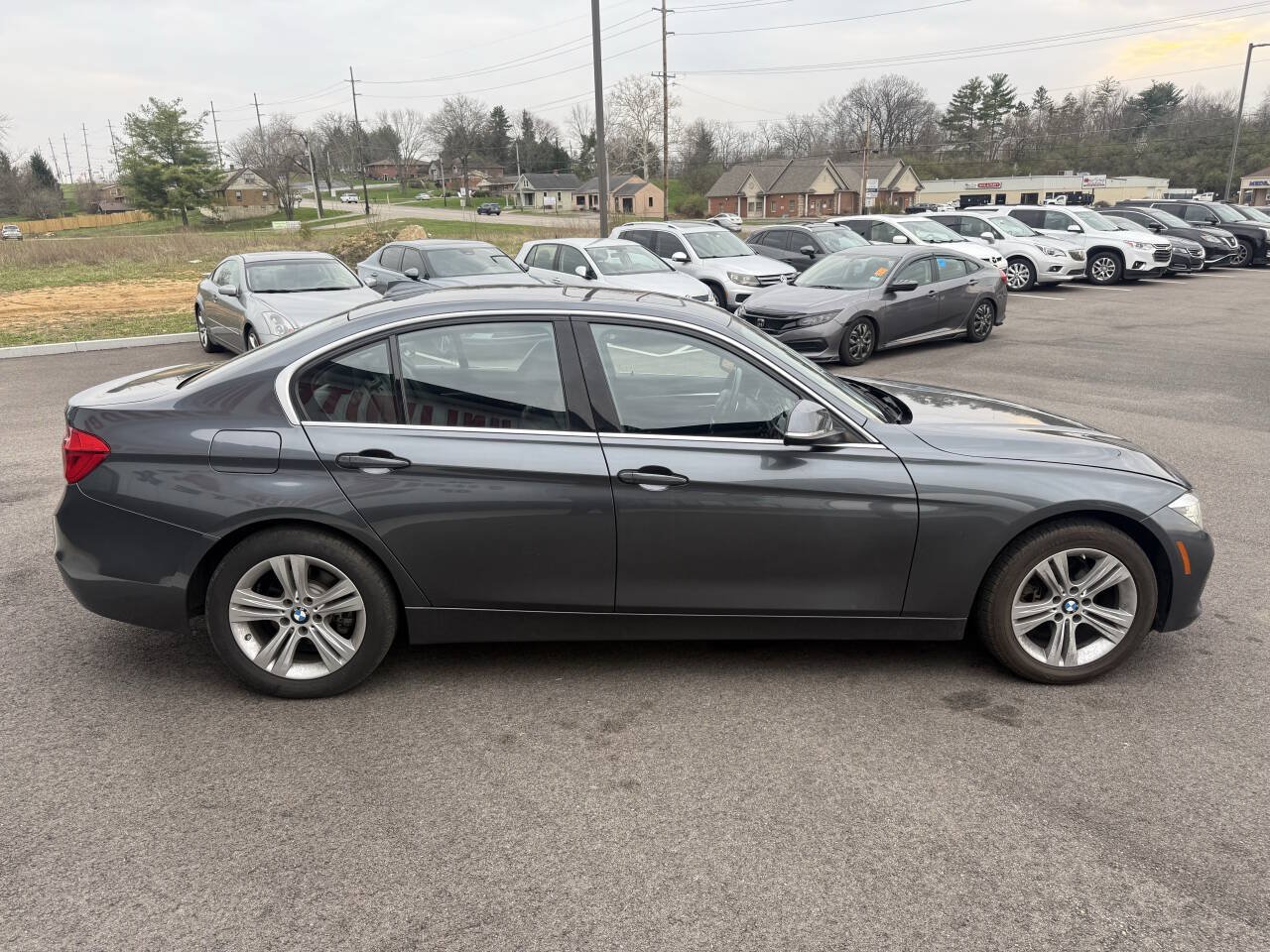 Used 2017 BMW 330i xDrive Sedan AWD/4WD image 6