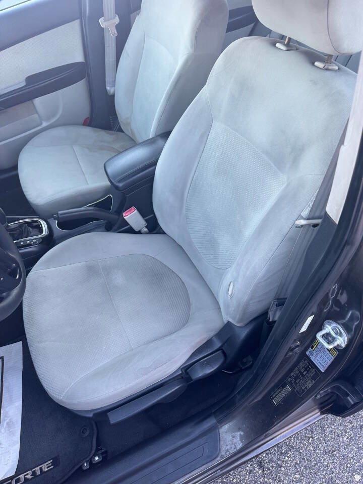 Used 2011 Kia Forte EX image 16