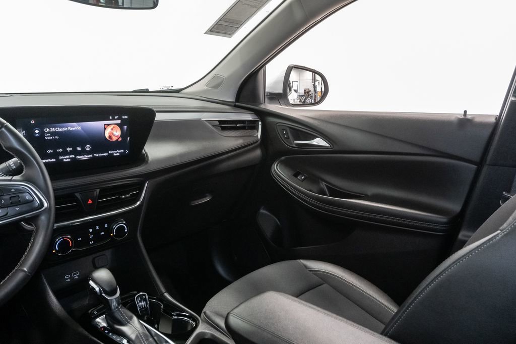 Used 2025 Buick Encore GX Preferred FWD image 11