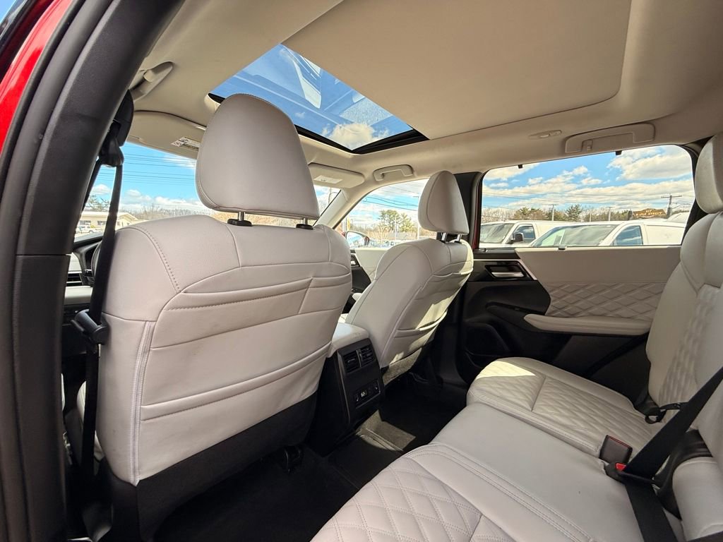 Used 2024 Mitsubishi Outlander SEL Black Edition image 16