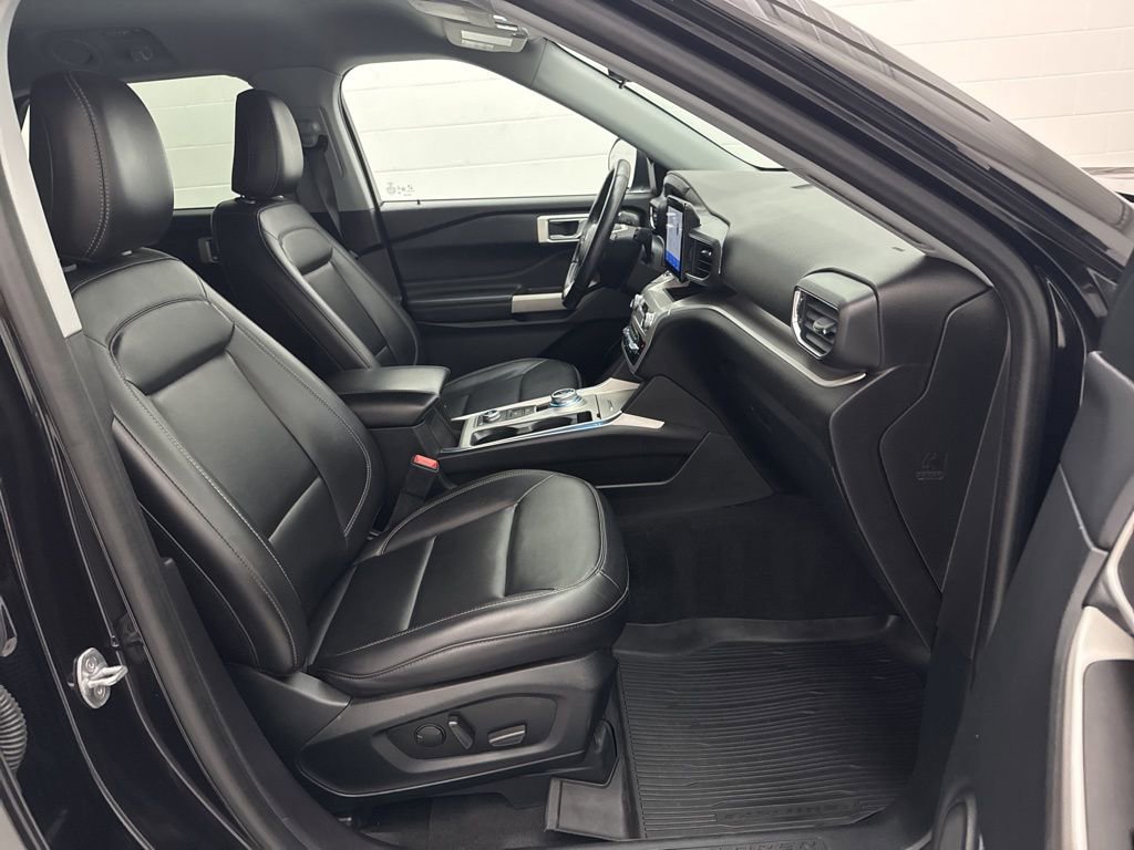 Used 2022 Ford Explorer XLT image 50